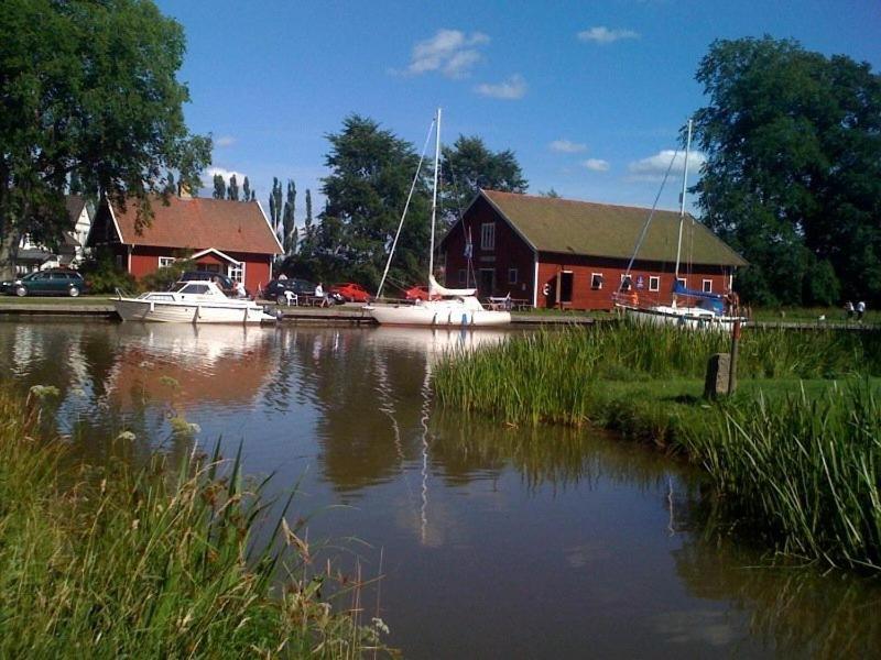 Hajstorp Slusscafe & Vandrarhem Töreboda Exterior foto